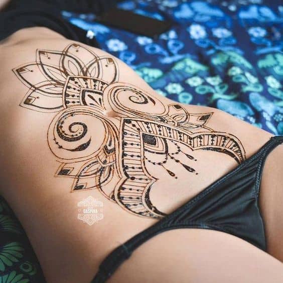 Tatuagem feminina na barriga » + 60 Ideias e fotos