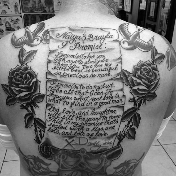 Tatuagem Pergaminho grande nas costas