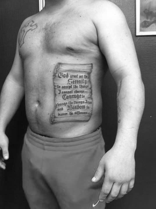 Tatuagem Pergaminho na costela 1