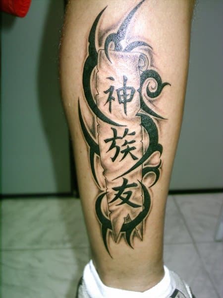 Tatuagem Pergaminho na perna 1
