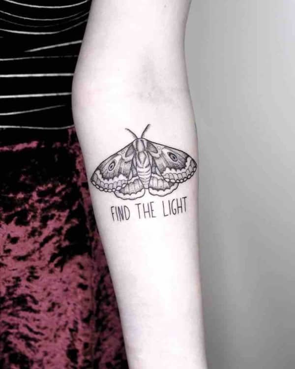 Tatuagem de Mariposa com frase