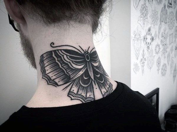 Tatuagem de Mariposa na nuca