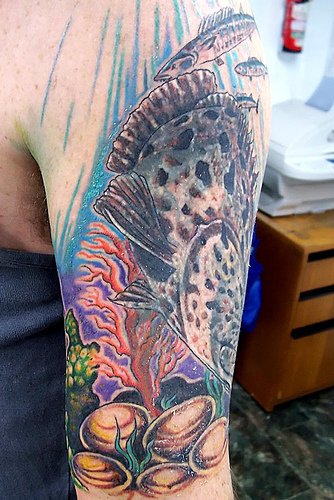 como fazer uma tatuagem fundo do mar no braço
