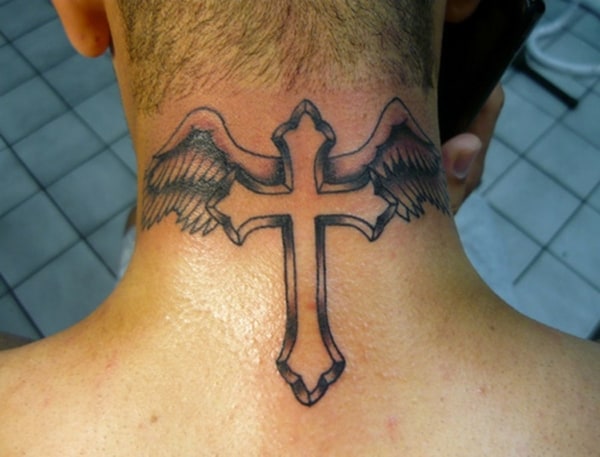 tatuagem de cruz na nuca