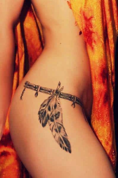 tatuagem feminina no quadril 63