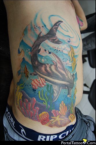 tatuagem fundo do mar nas costas pequena