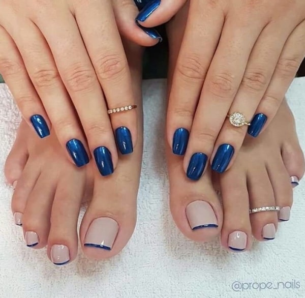 unhas do pé decoradas com francesinha azul