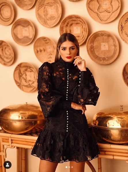 look Thássia Naves com vestido preto