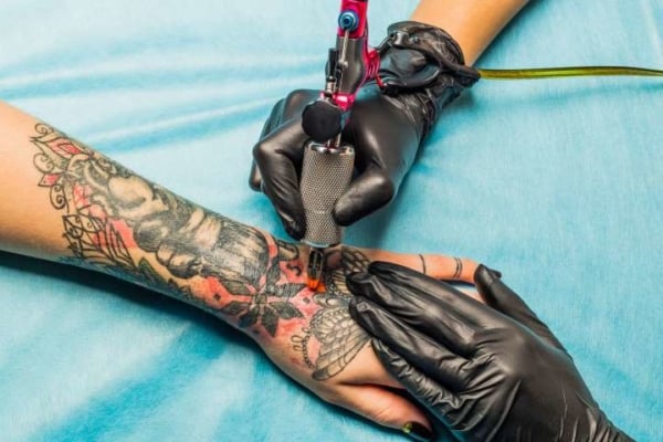 como fazer tatuagem