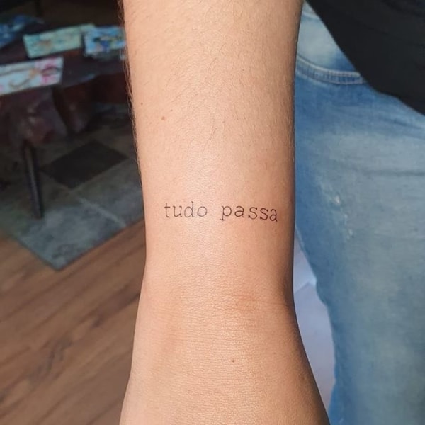 Tatuagem tudo passa: 80 ideias para usar como inspiração