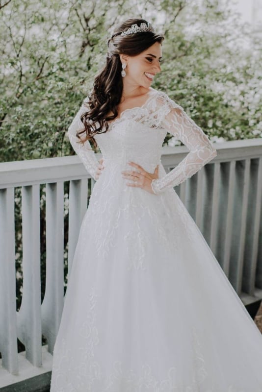 vestido de noiva evasê com manga longa