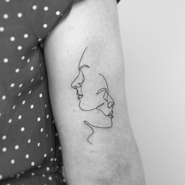 tatuagem fineline feminina braço
