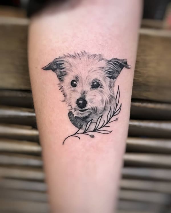 tatuagem fineline feminina cão