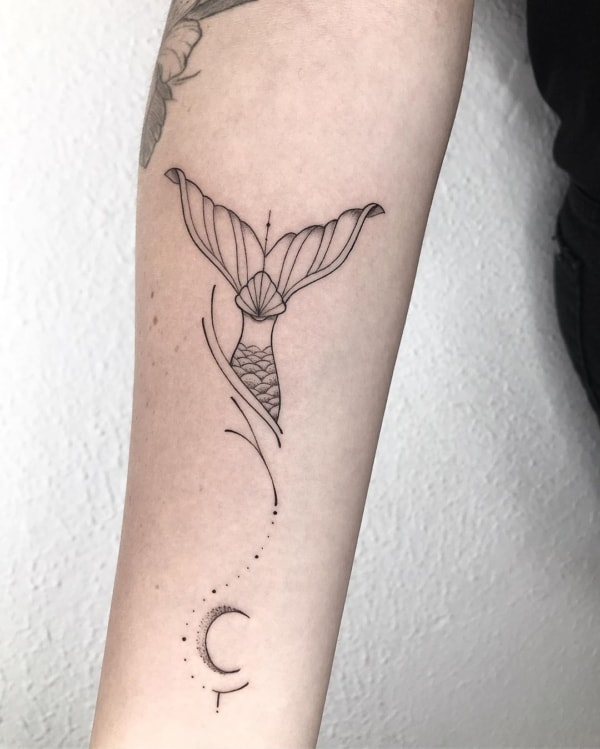 tatuagem fineline feminina no braço