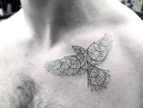 tatuagem fineline masculina no peito