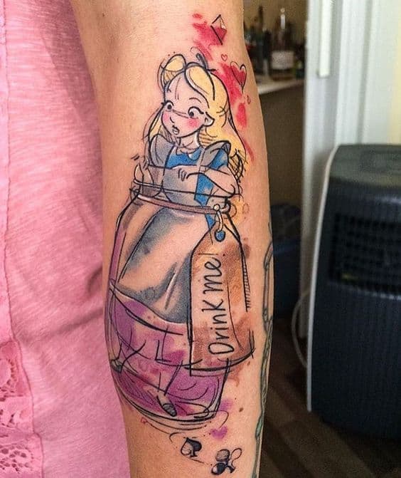 tatuagem moderna em aquarela Alice no País das Maravilhas