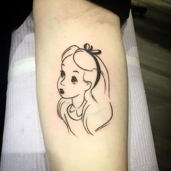 tattoo Alice no braço