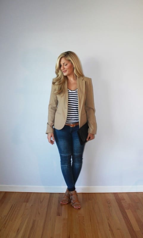 look com blazer cáqui e calça jeans