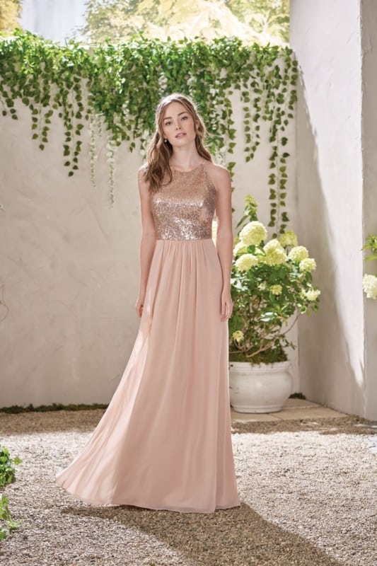 noiva com vestido rosé gold simples