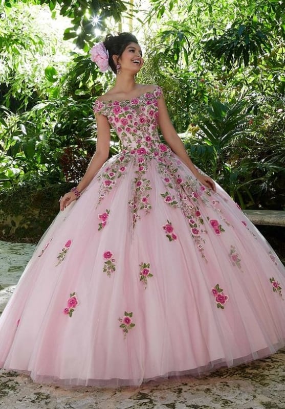 vestido de noiva rodado rosa bebê com flores