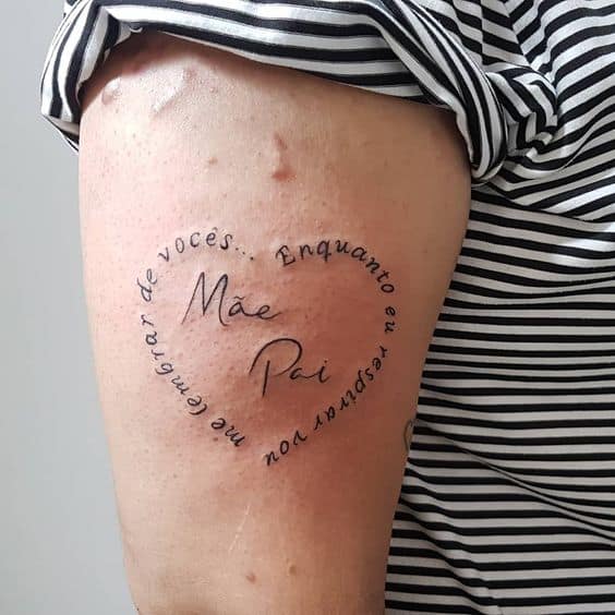 tatuagem em homenagem aos pais com frase e coração