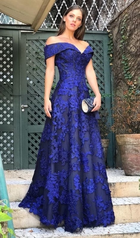 vestido azul royal com renda para madrinha de casamento