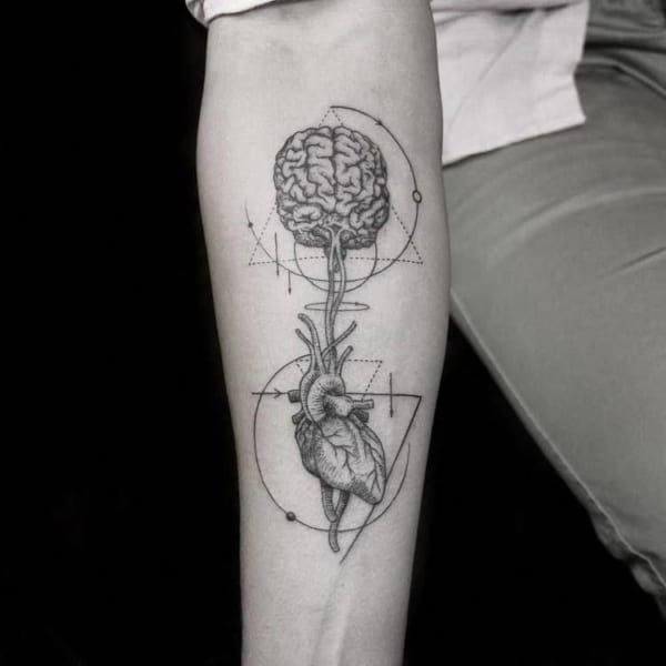 tatuagem moderna de anatomia para medicina