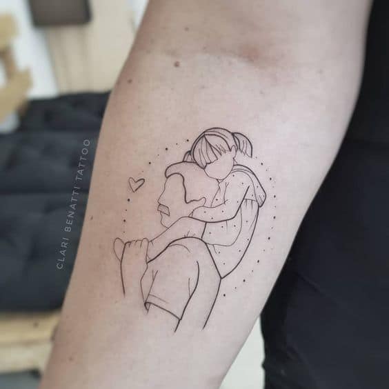 tatuagem de pai e filha no braco
