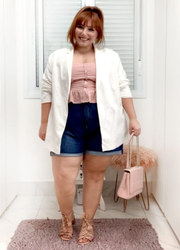 look plus size com cropped e short mom jeans