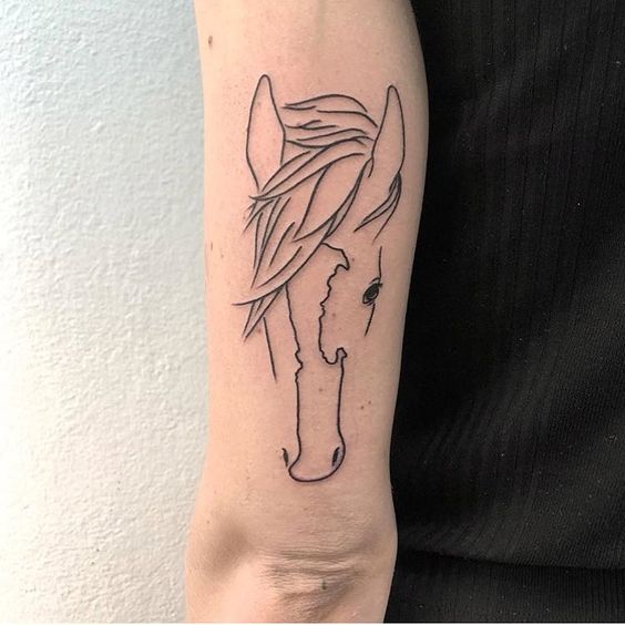tatuagem moderna de cavalo