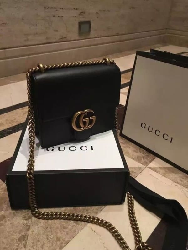 bolsa preta de Gucci