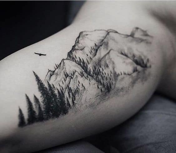 tatuagem masculina de arvores no braco