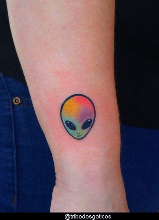 tatuagem de ET colorida