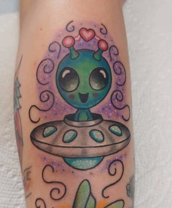 tatuagem de ET coloridas