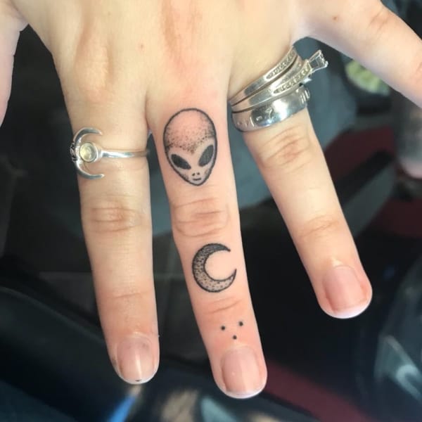tatuagem de ET com detalhe