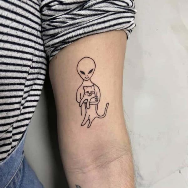 tatuagem de ET com gato
