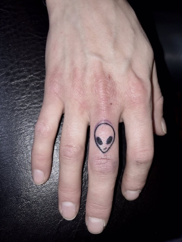 tatuagem de ET pequena 2