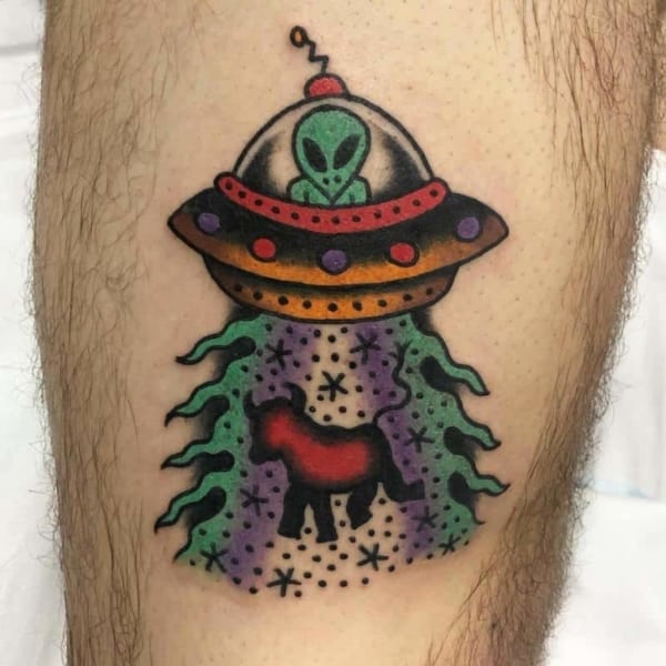 tatuagem de ET perna 1