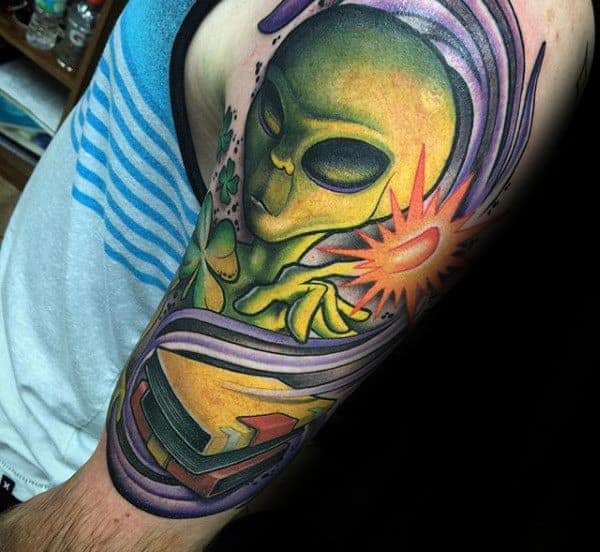tatuagem de ET sleeve