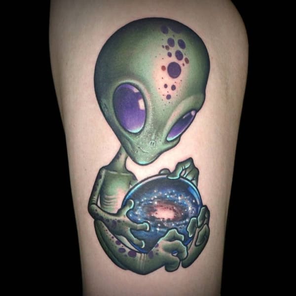 tatuagem alienígena braço  Tatuagem alienígena, Tatuagens psicadélicas, Alien  tattoo