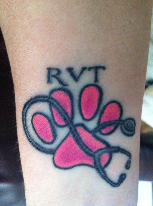 tatuagem de veterinario braco