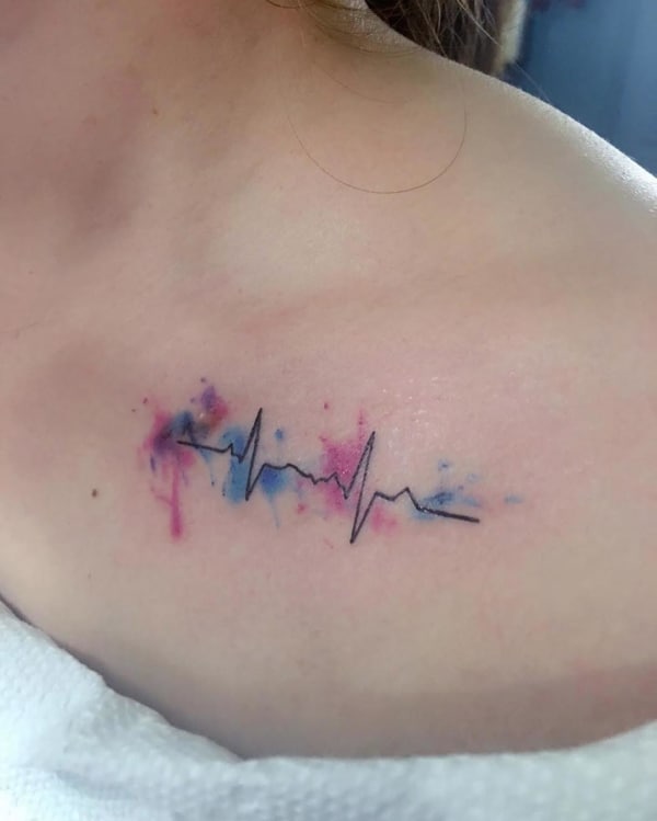 tatuagem batimentos cardiacos colorida