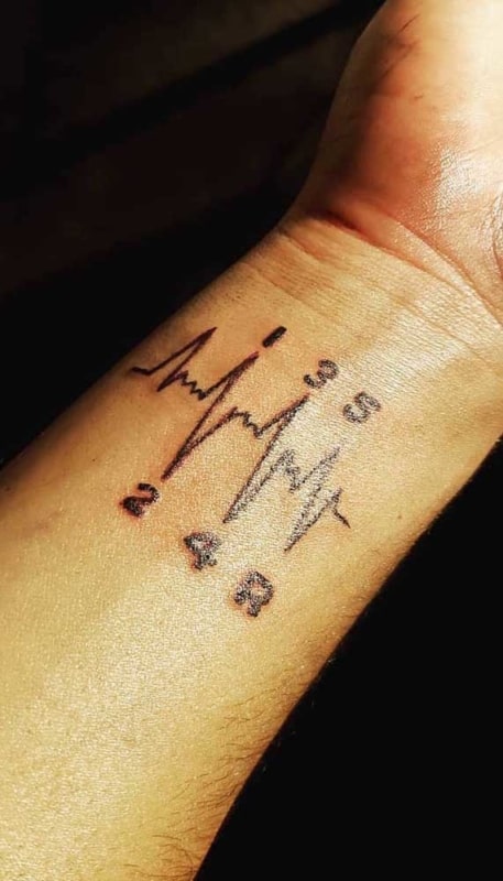 tatuagens de batimentos cardiacos com numeros