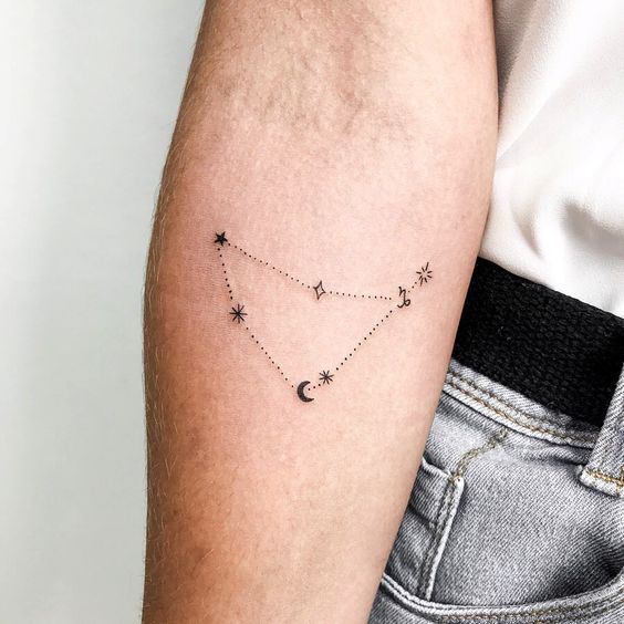 11 tatuagem da constelacao de capricornio