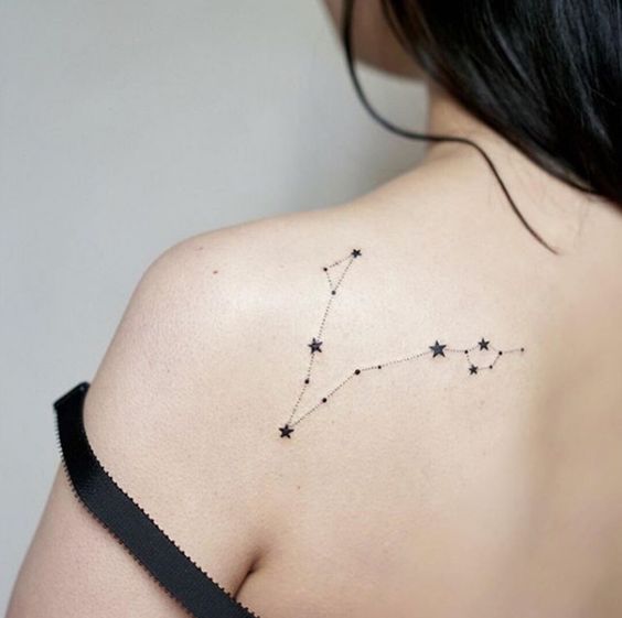 9 tatuagem da constelacao de peixes