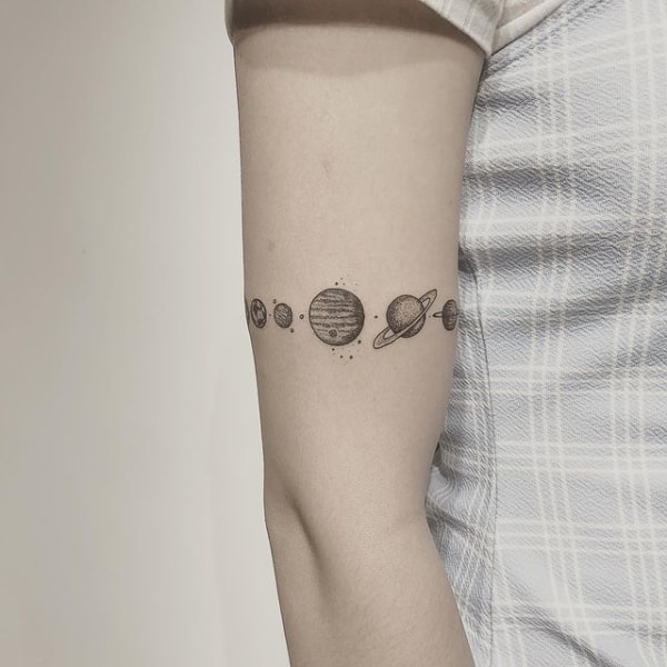 pequena tattoo sistema solar