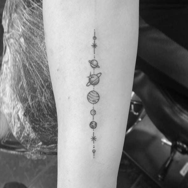 tatuagem Sistema Solar minimalista