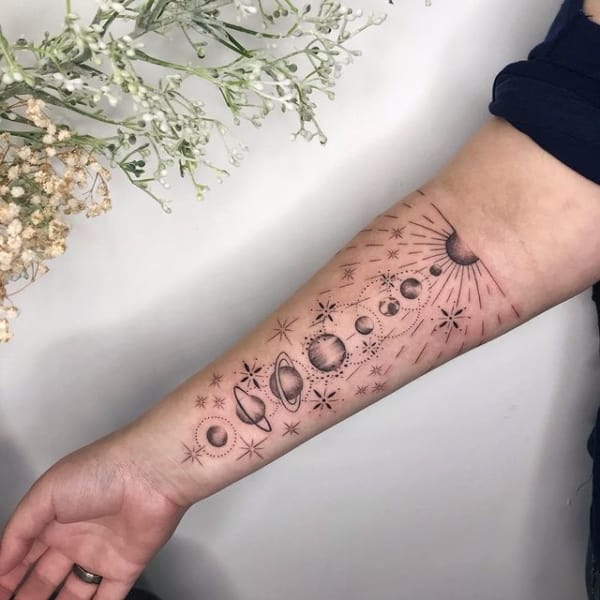 tatuagem Sistema Solar no braco