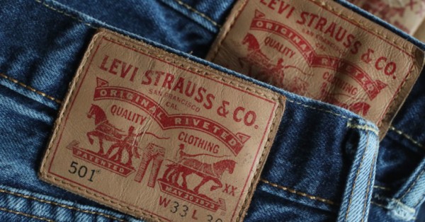 marca jeans mundialmente conhecida