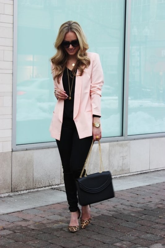 23 look com blazer alongado rosa claro